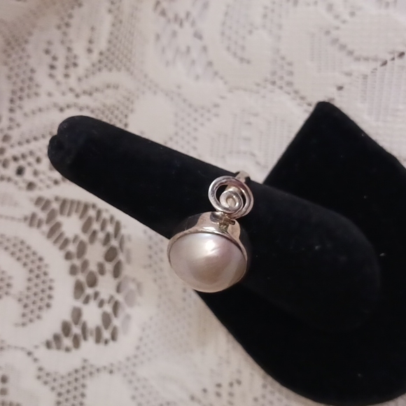 NWOT Mother of Pearl silver ring size 8 - Picture 2 of 5
